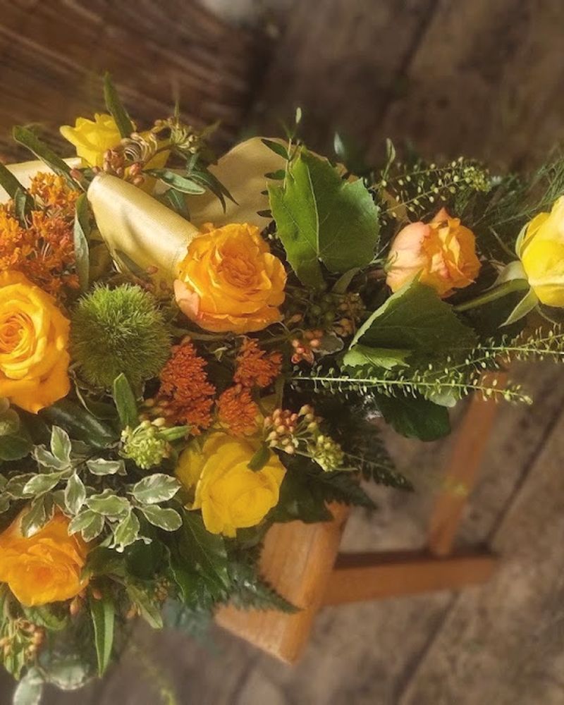 Gesteck in Orange und Gelb – Blumenbiene Kaulsdorf