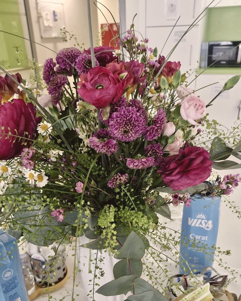 Strauß mit weinroten Rosen – Blumenbiene Kaulsdorf